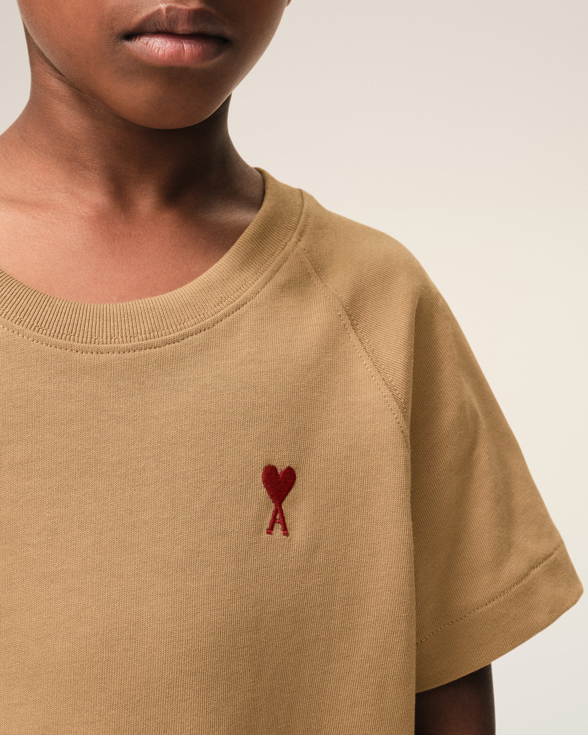 Ami Paris Tシャツ Sサイズ　ベージュ AMI Paris Beige Cotton Zigzag Logo T-Shirt | Harrods KW
