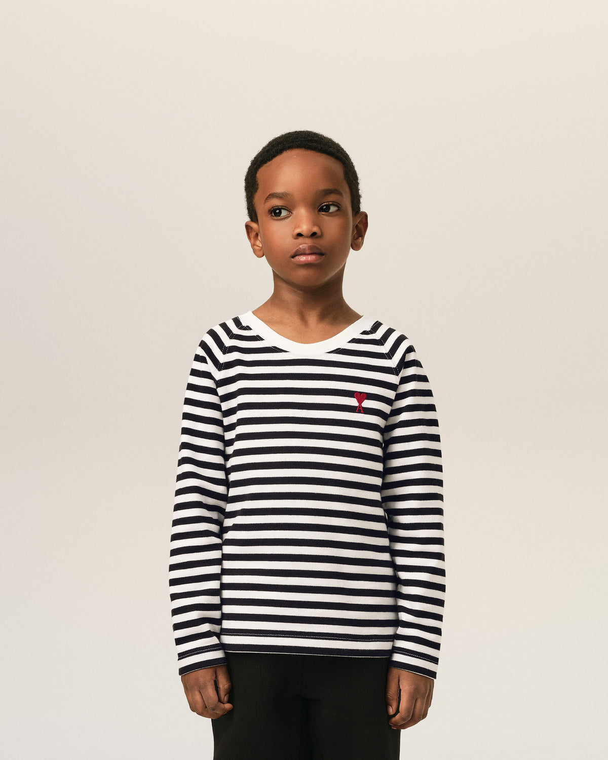 Ami de Coeur T-Shirt aus schwarzer und weißer Baumwolle im Marinière-Stil - 2