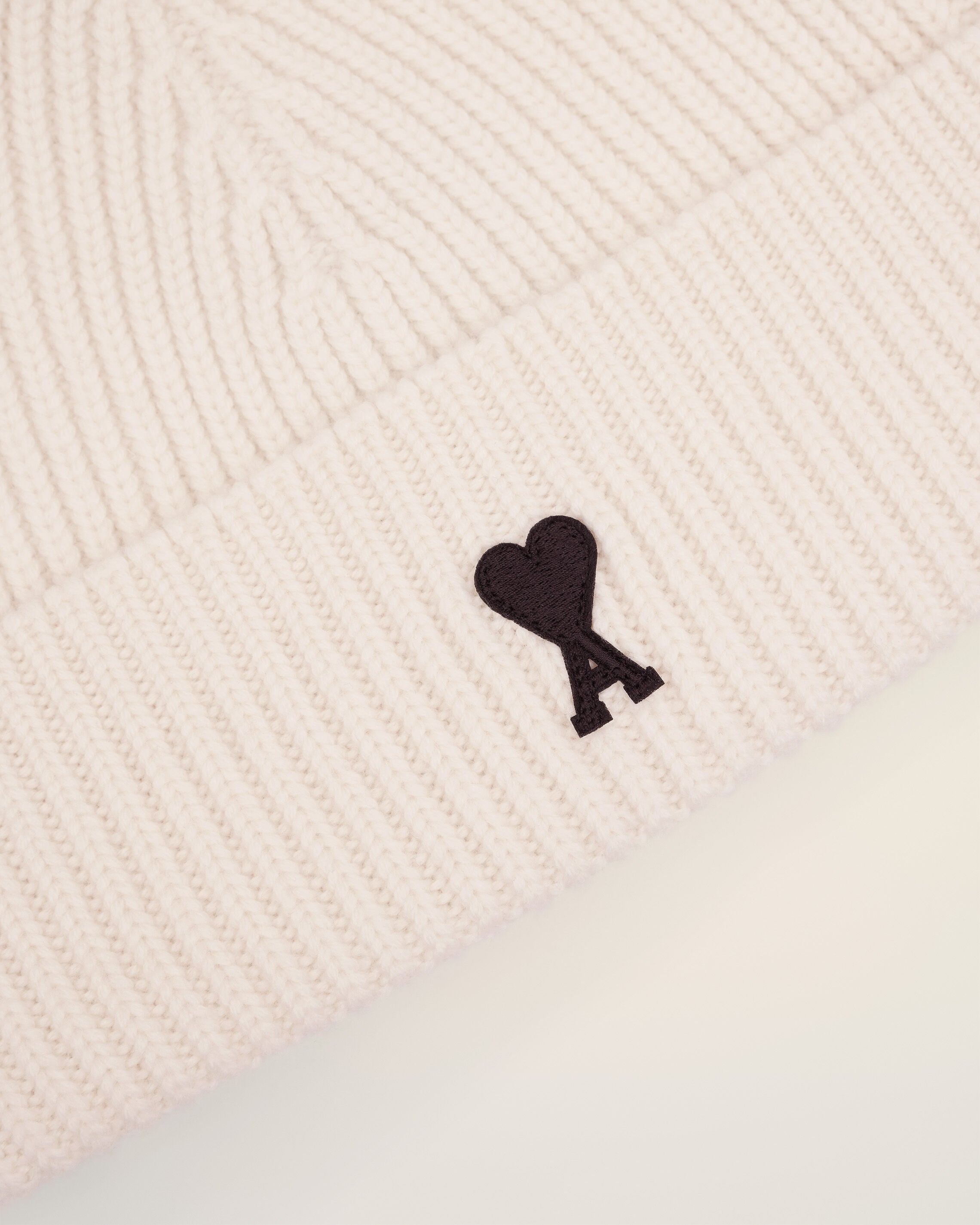 AMI Paris Ami de Coeur ビーニー アイボリー OFFWHITE/BLACK White Wool Ami De Coeur Beanie | AMI PARIS