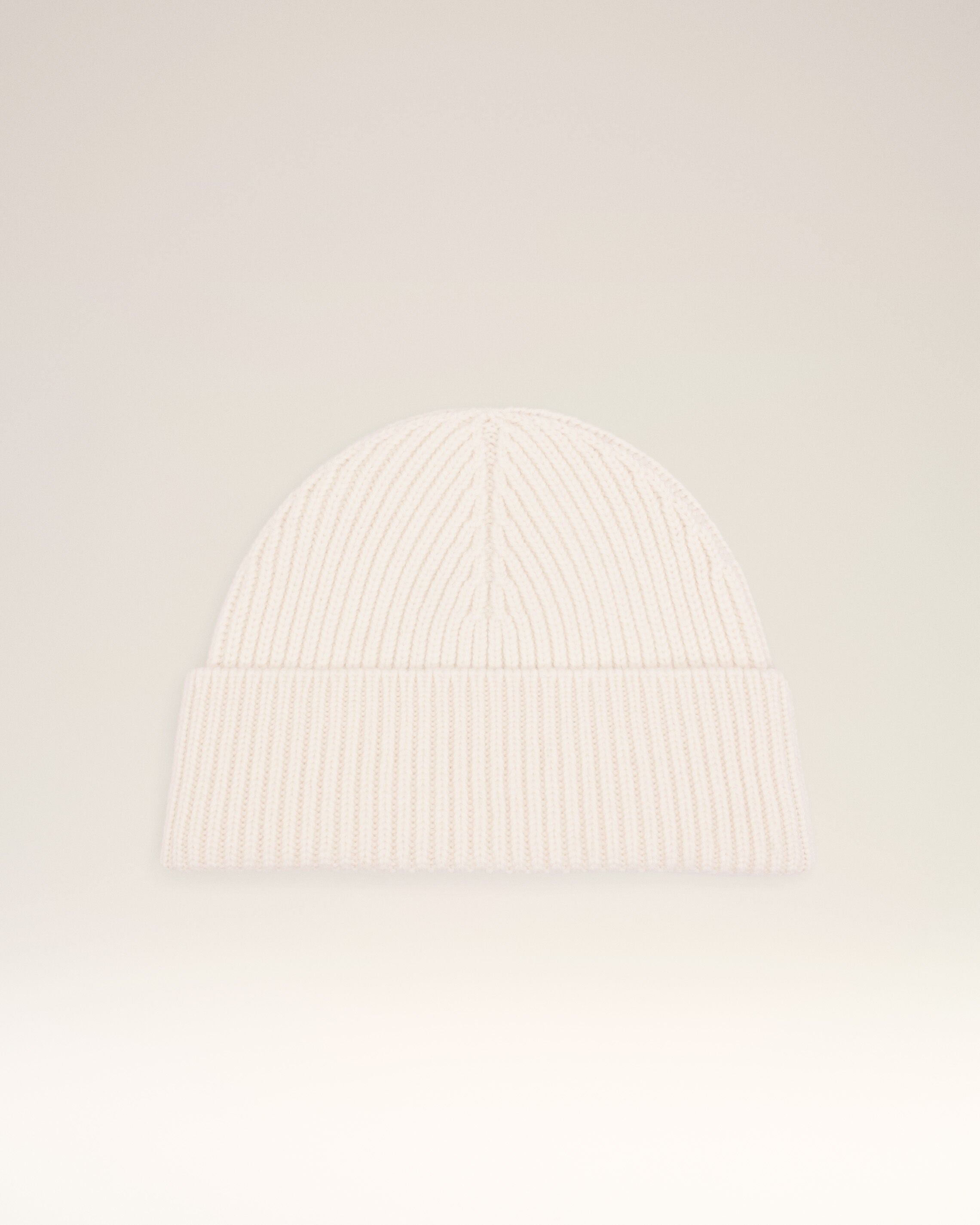 AMI Paris Ami de Coeur ビーニー アイボリー AMI Paris Off-White Ami de Cœur Beanie AMI