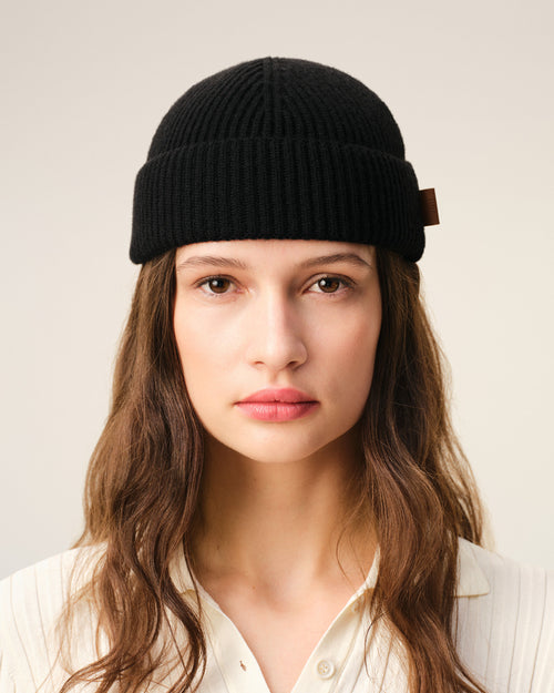                                Ami Beanie aus schwarzer Wolle mit Lederetikett - 3                             - Ami Paris