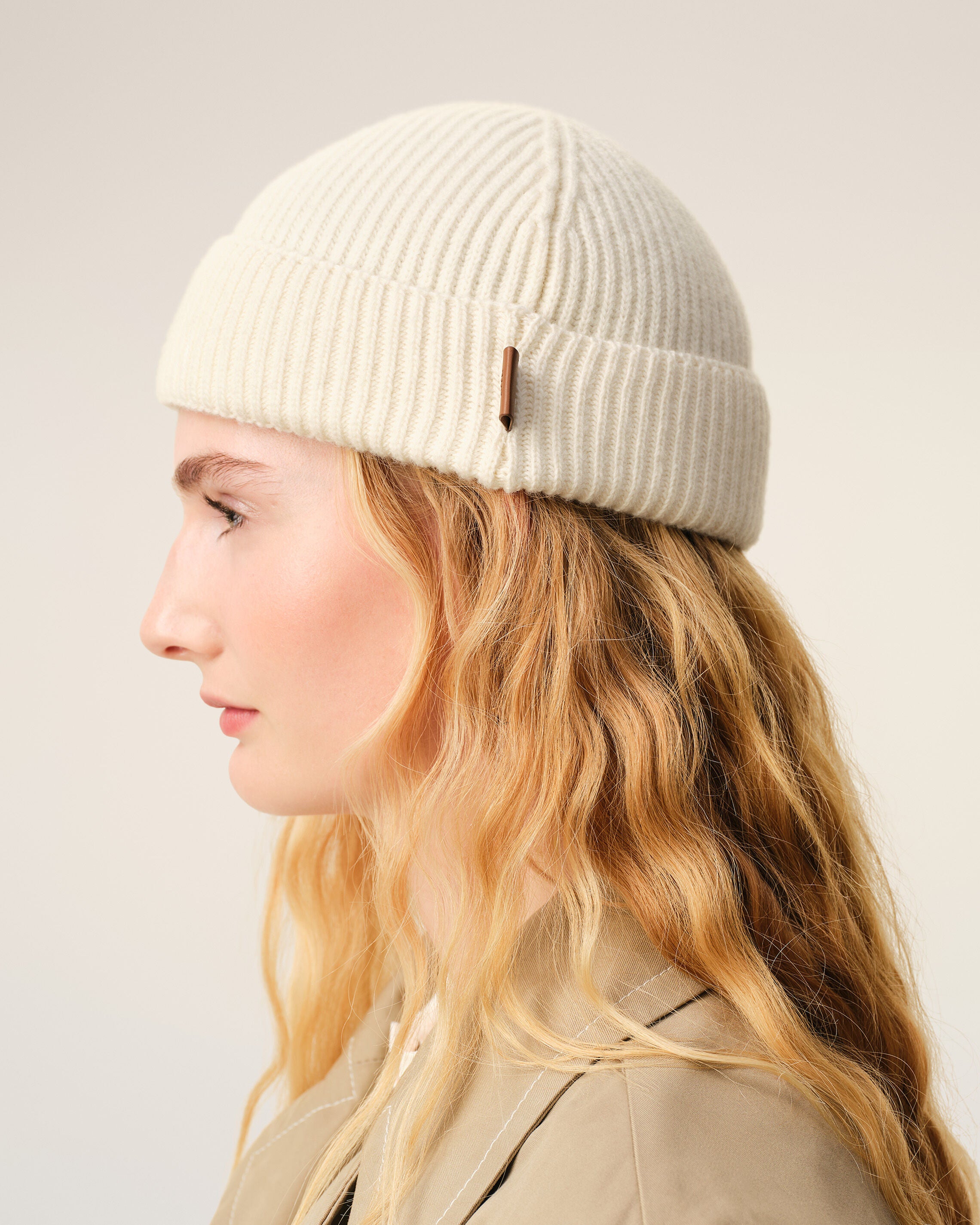 Bonnet Blanc Etiquette Cuir Ami en Laine - 11