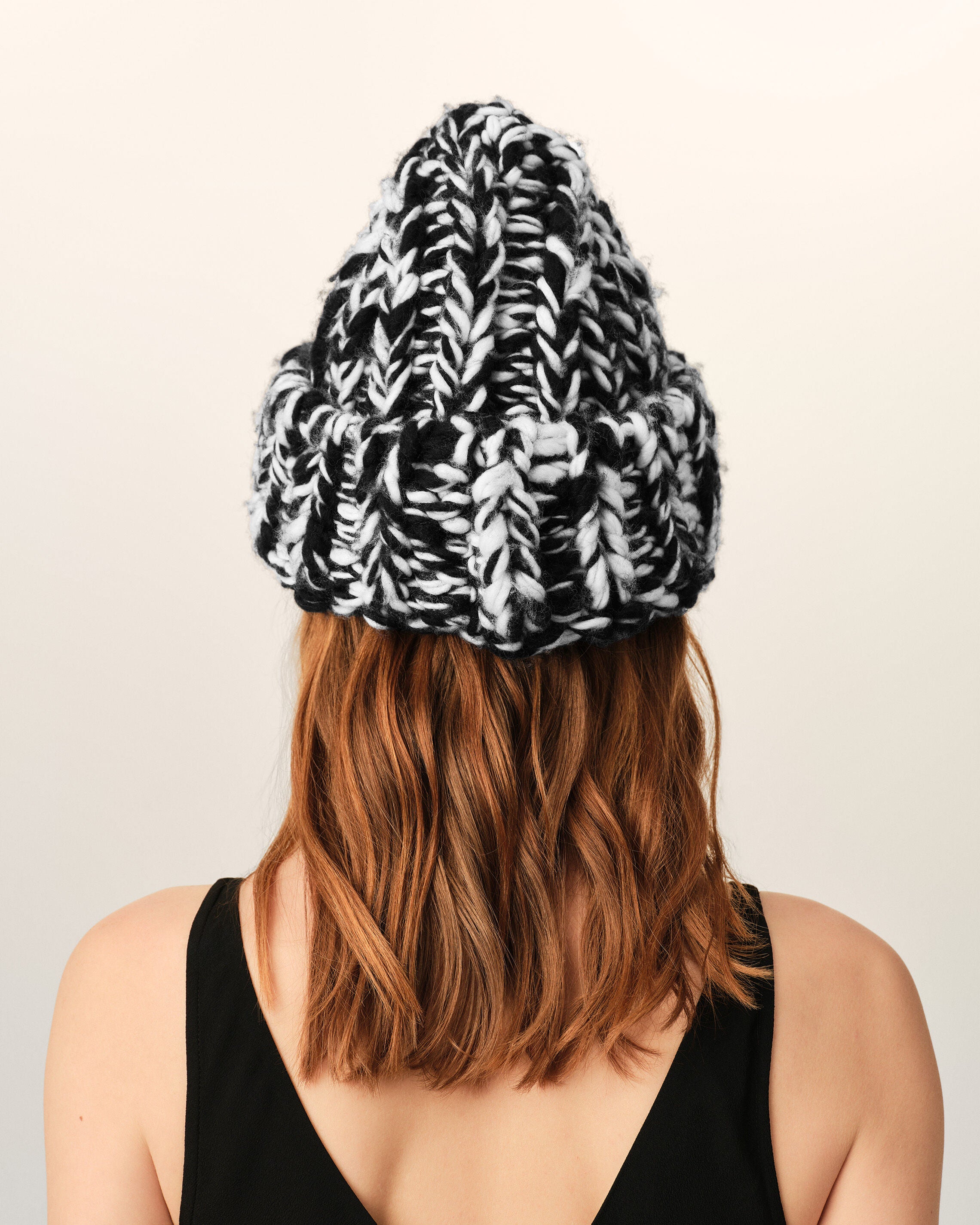 Gorro de lana negro y blanco - 10