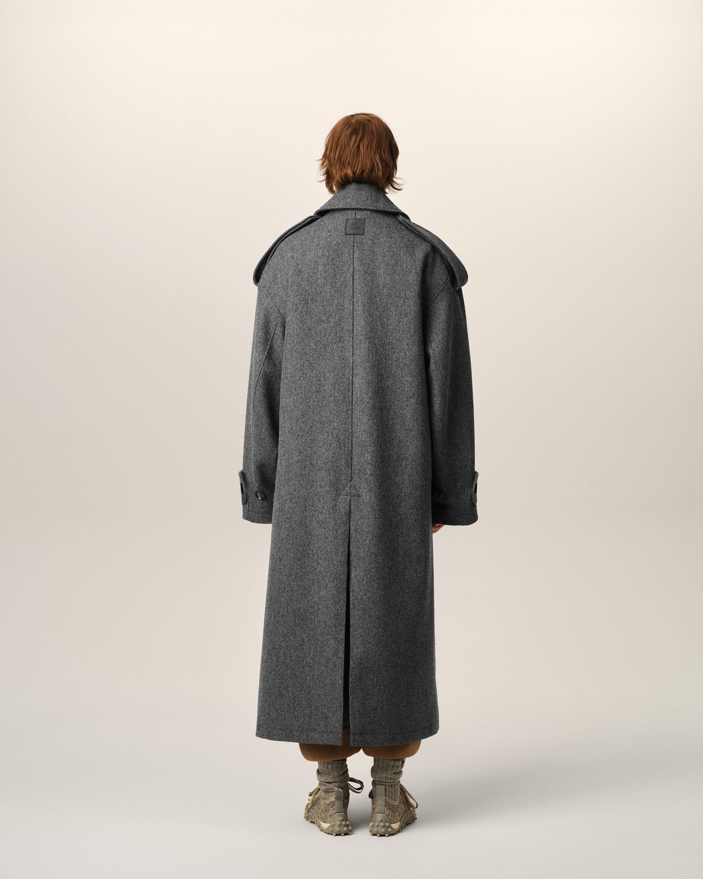 Trenchcoat aus grauer Wolle - 12