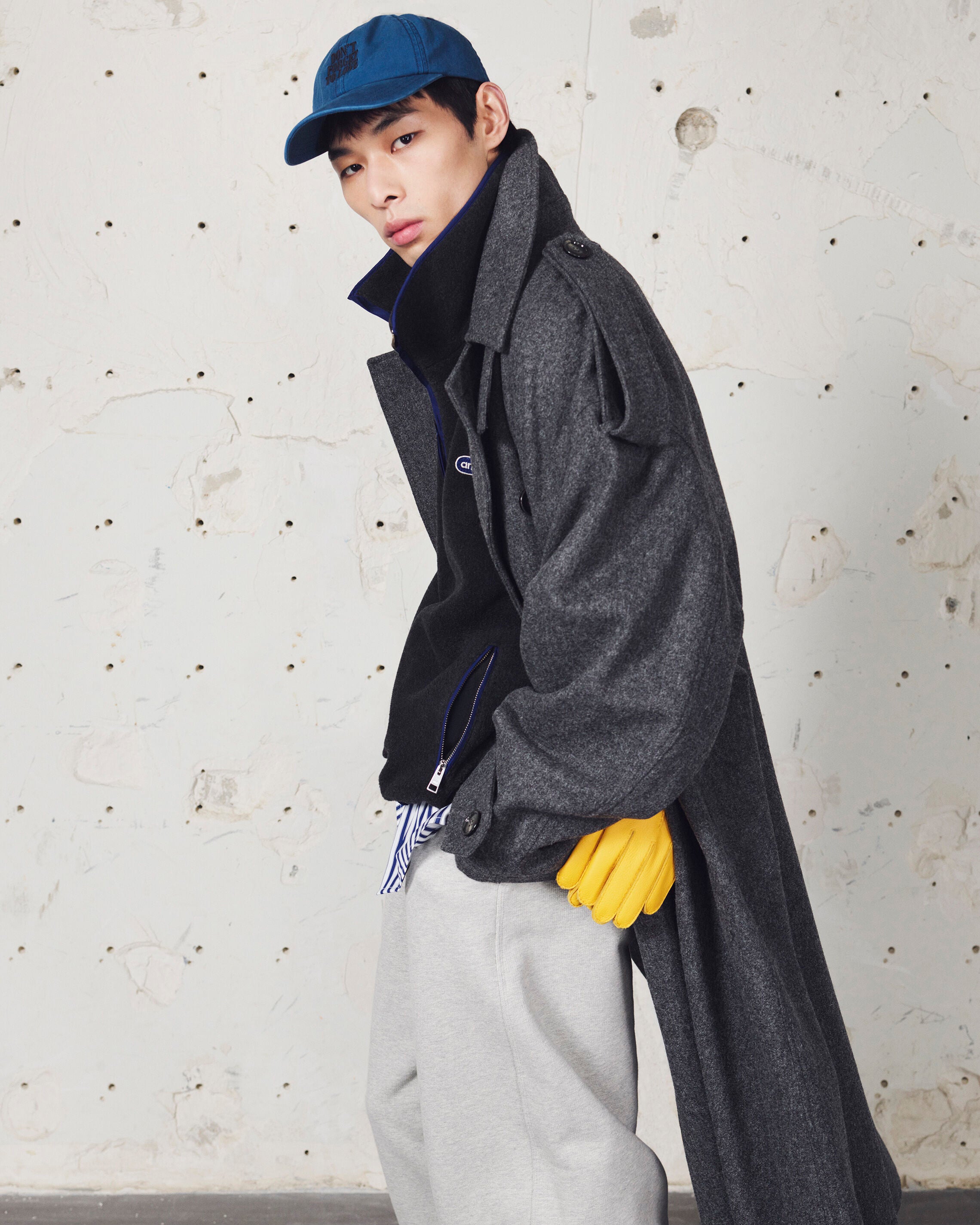 Trenchcoat aus grauer Wolle - 7