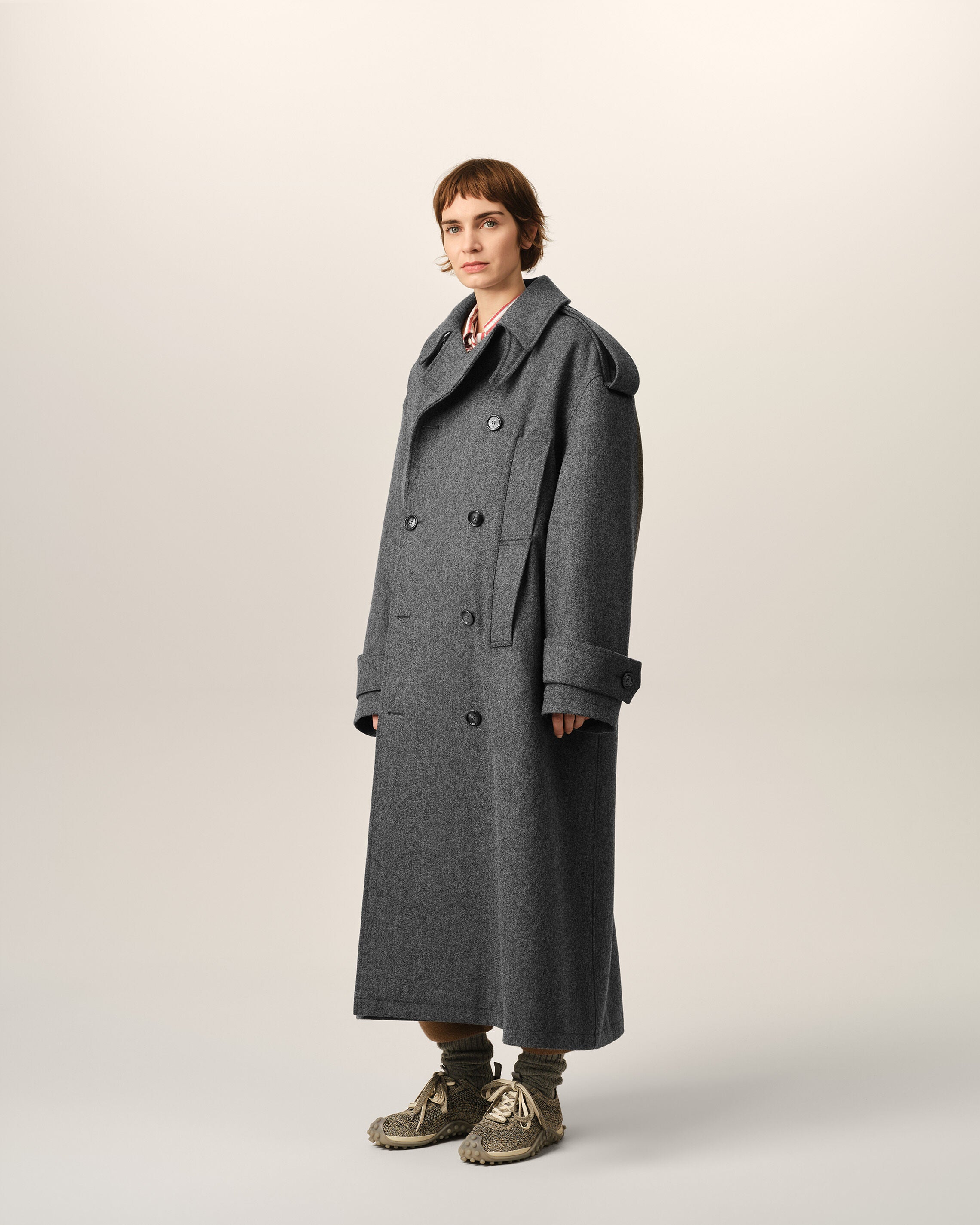 Trenchcoat aus grauer Wolle - 13