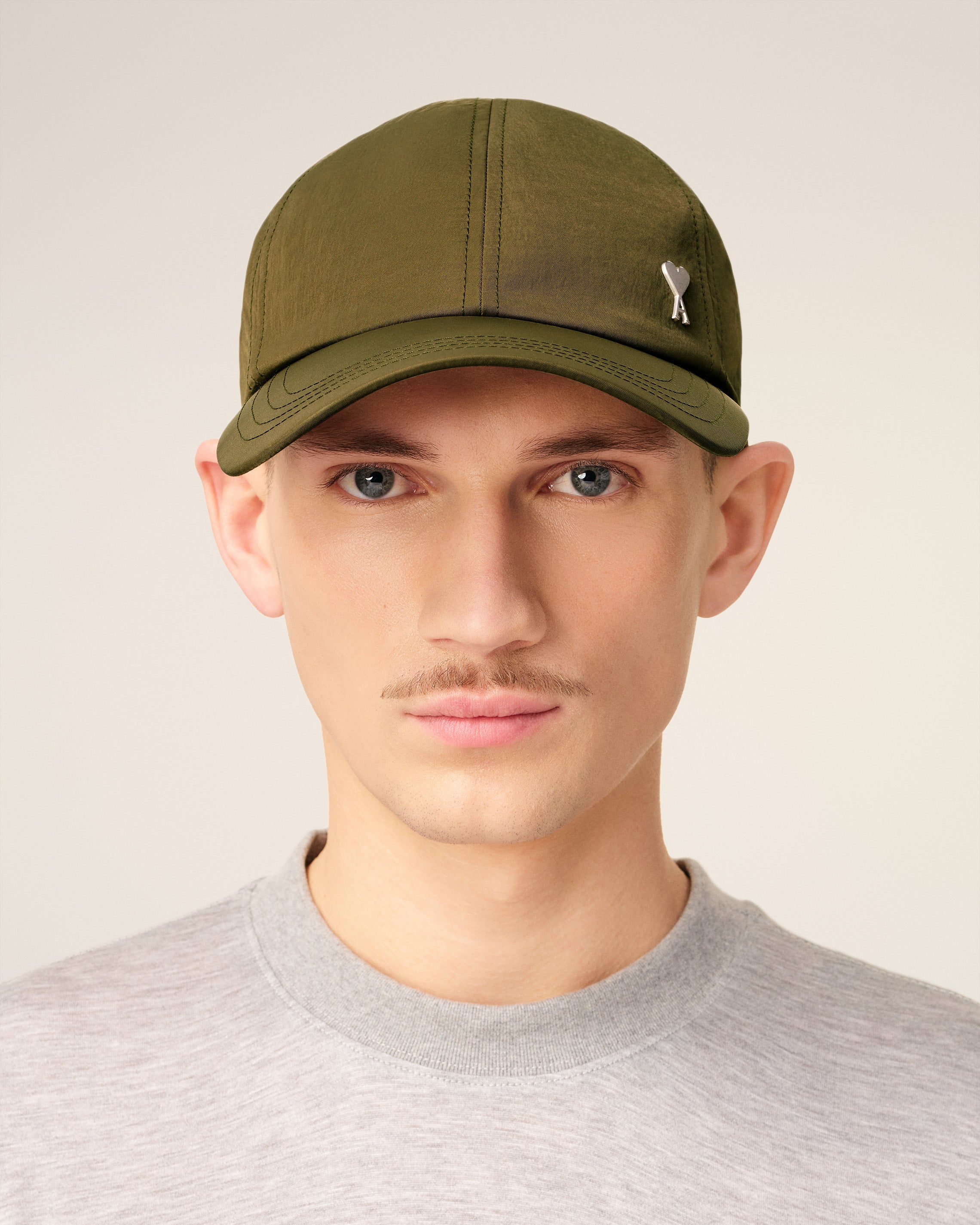 グリーン ナイロン Ami De Coeur スタッズ キャップ ブロンズ | AMI PARIS