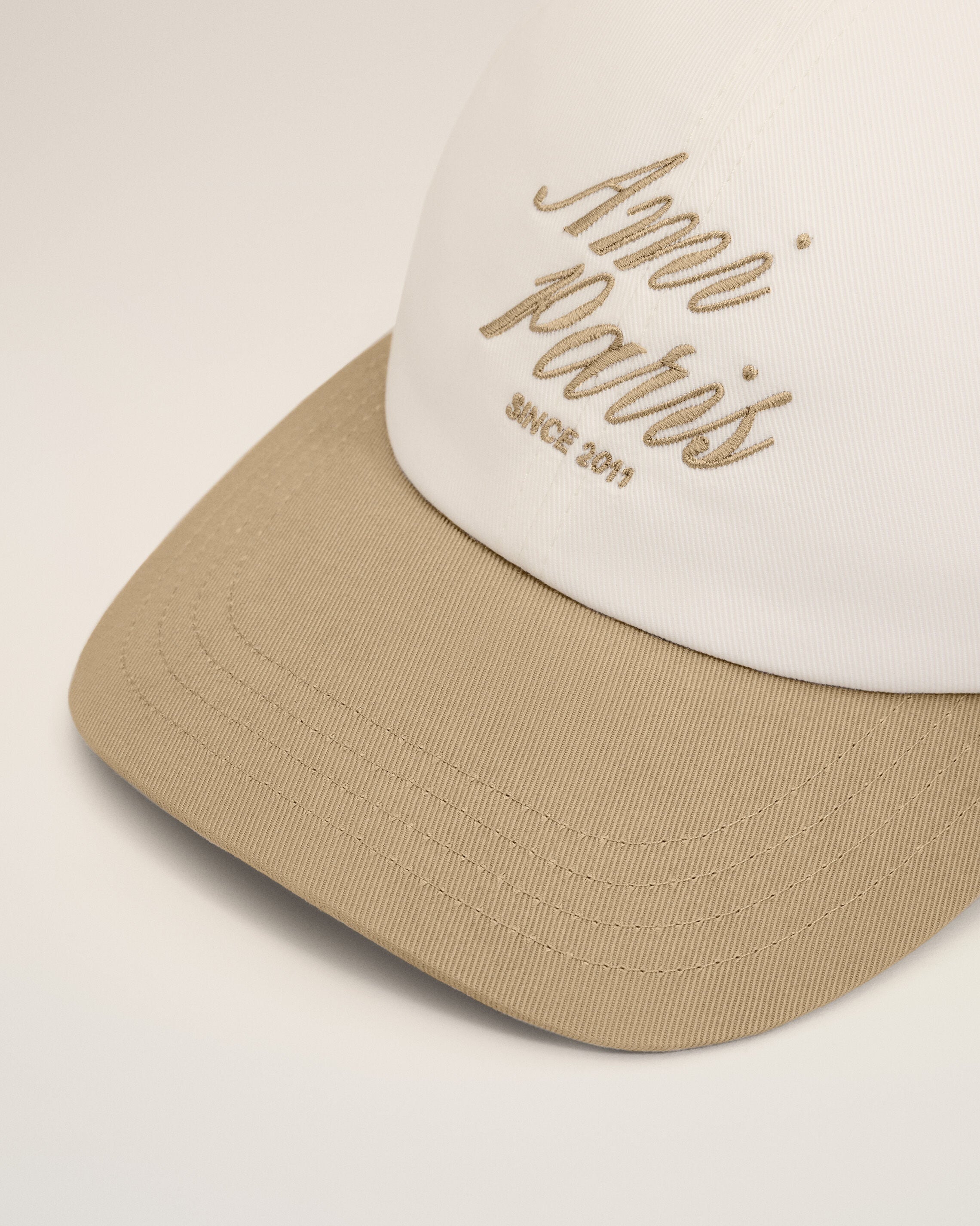 ベージュ＆ホワイト バイカラー コットン Ami Paris キャップ トープ