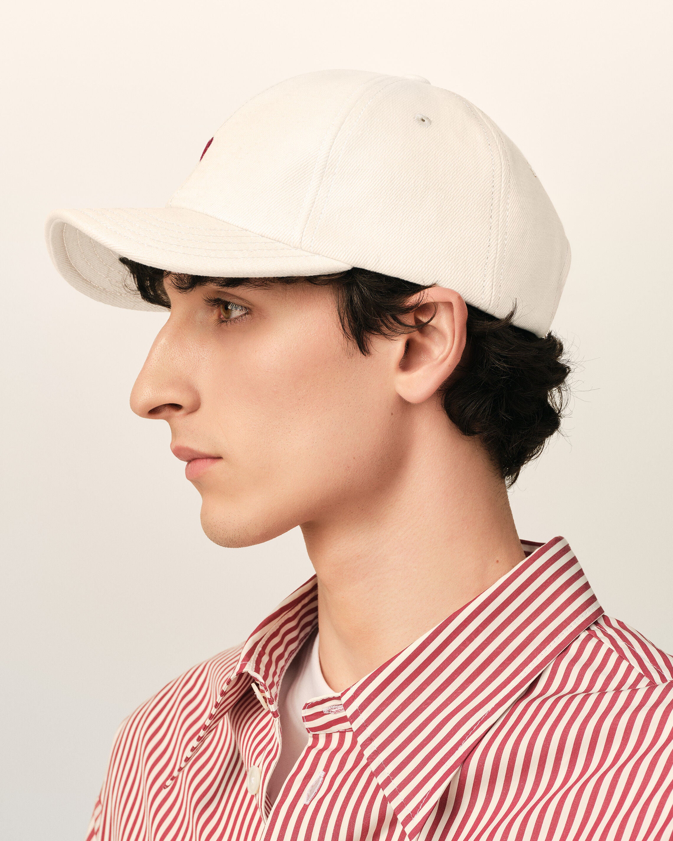 White cotton cap with Ami de Coeur arrow - 5