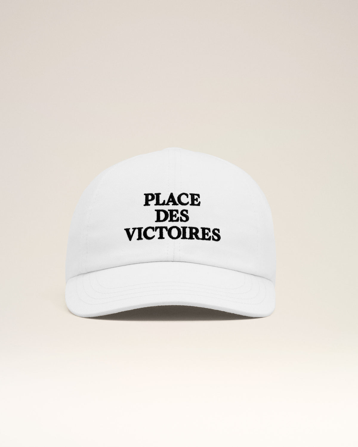 Casquette blanche en coton imprimé "Place des Victoires" - 10