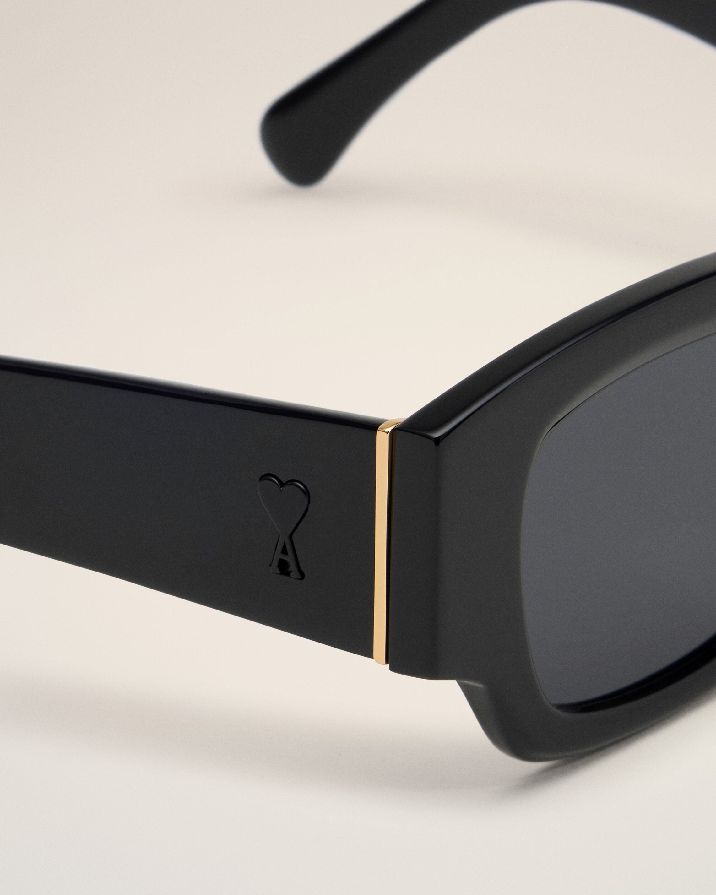 75001 サングラス ブラック/ブラック | AMI PARIS