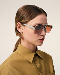 UGL514.AM0003.9000_F_2