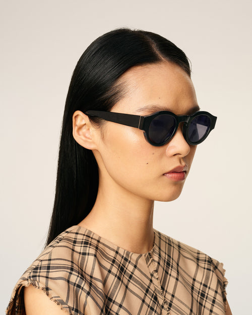                                     75002 Sonnenbrille aus schwarzem Acetat - 3                                 - Ami Paris