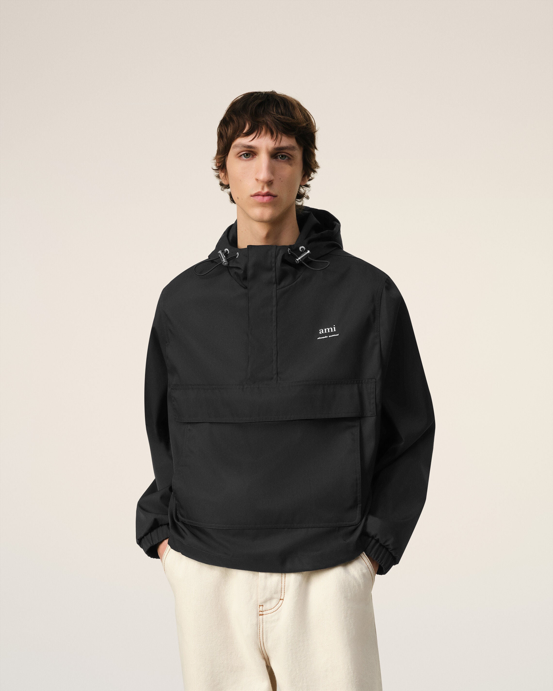 AMI Paris アミパリス　24ss フーデッドウィンドブレーカー Ami Alexandre Mattiussi ウインドブレーカー ブラック | AMI PARIS
