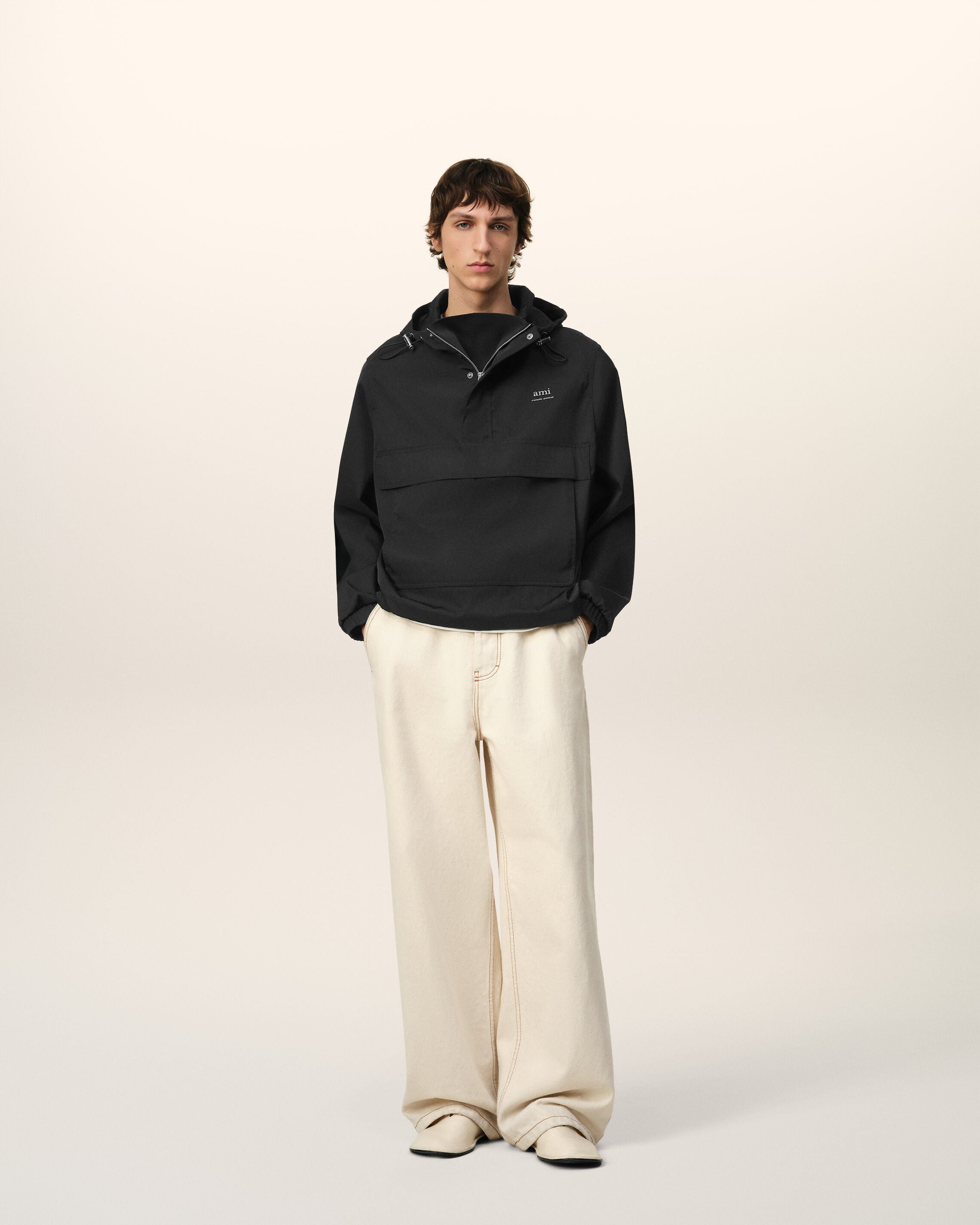 AMI PARIS アミパリス　フーデッドシングルコート　ブラック　サイズ48 Ami Alexandre Mattiussi ウインドブレーカー ブラック | AMI PARIS