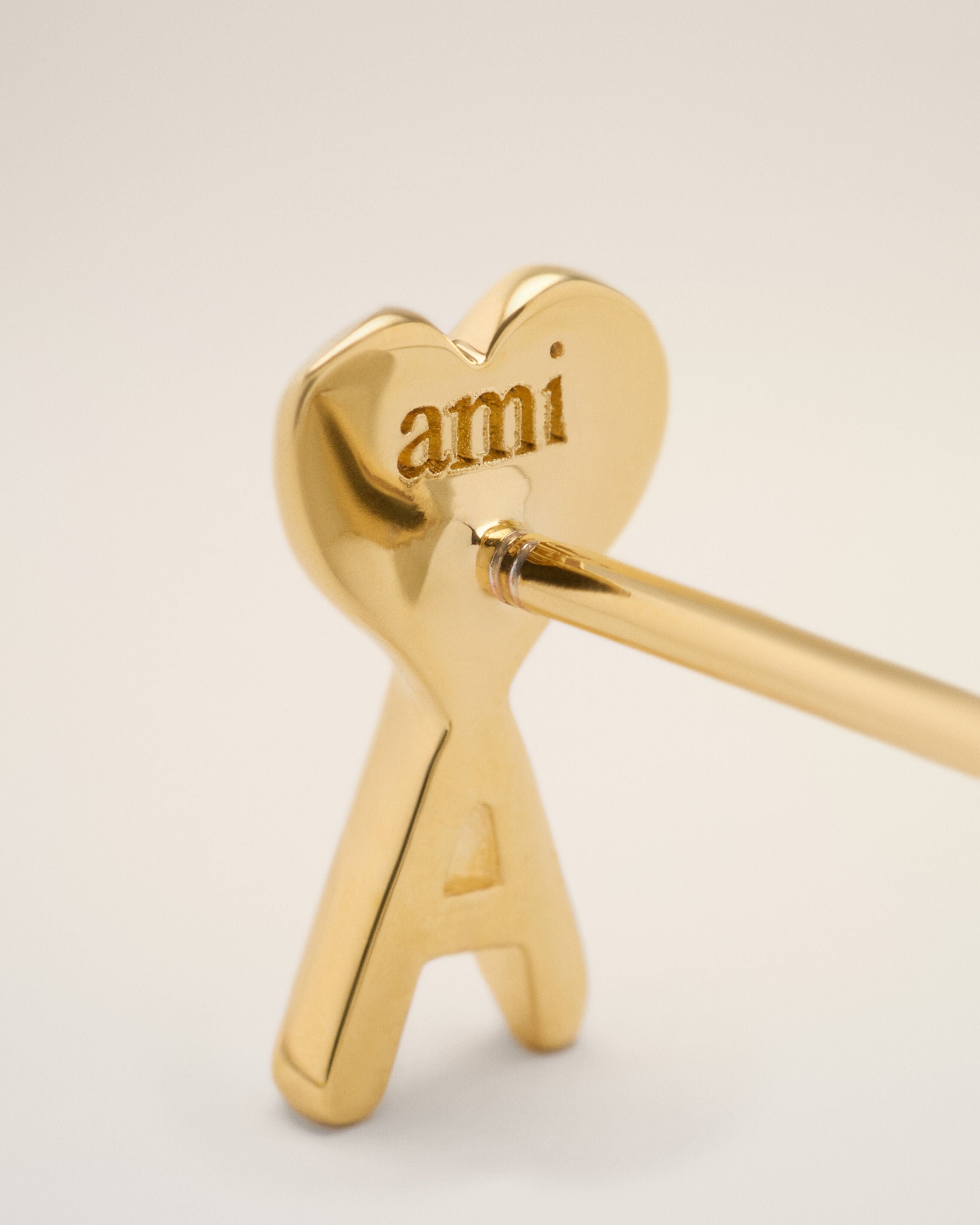 ゴールドブラス Ami De Coeur ハンマード ピアス ゴールド | Ami Paris