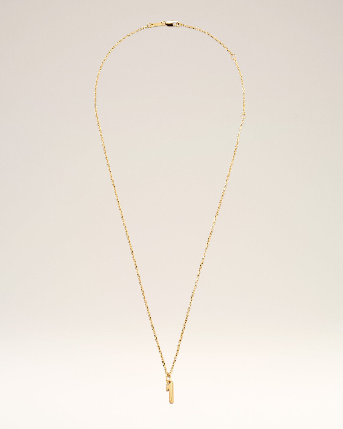Collar con colgante "1" martillado de latón dorado - 4