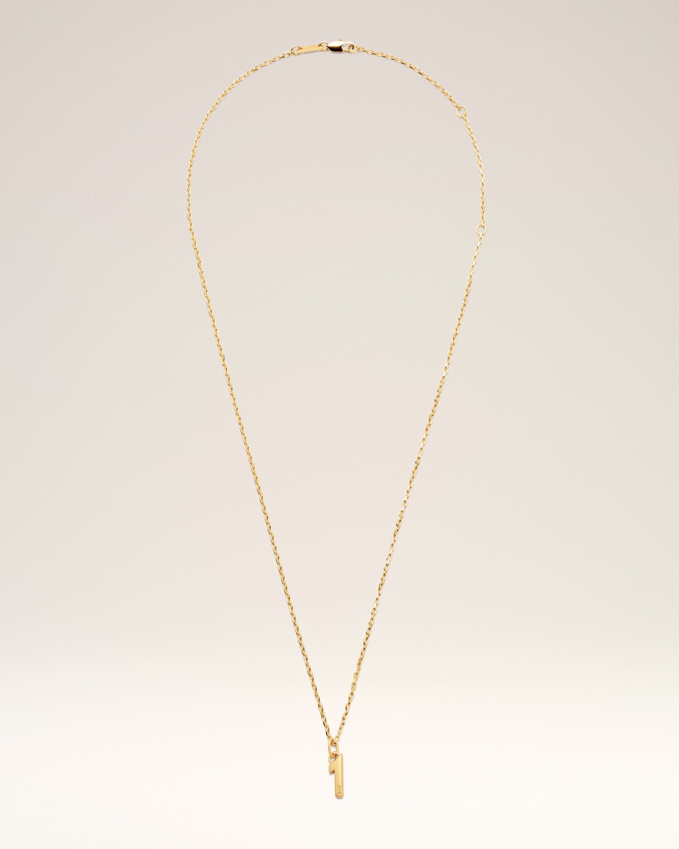 Collar con colgante "1" martillado de latón dorado - 4