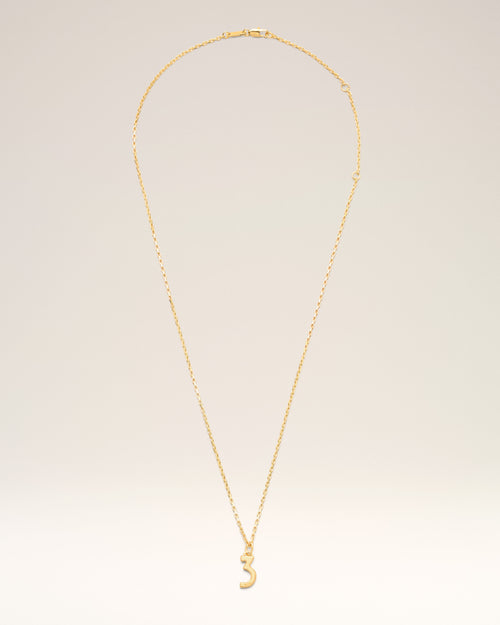 Collar con colgante "3" martillado de latón dorado - 2 - Ami Paris