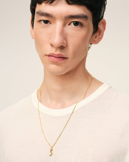 Collier Martelé Doré Pendentif "5" en Laiton - 2 - Ami Paris