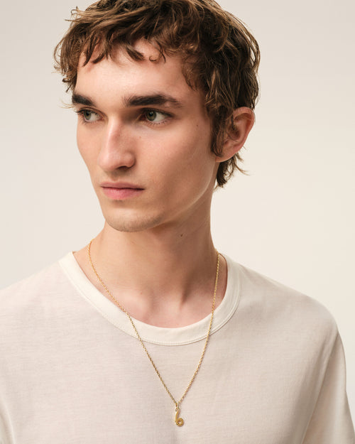 Collier Martelé Doré Pendentif "6" en Laiton - 2 - Ami Paris