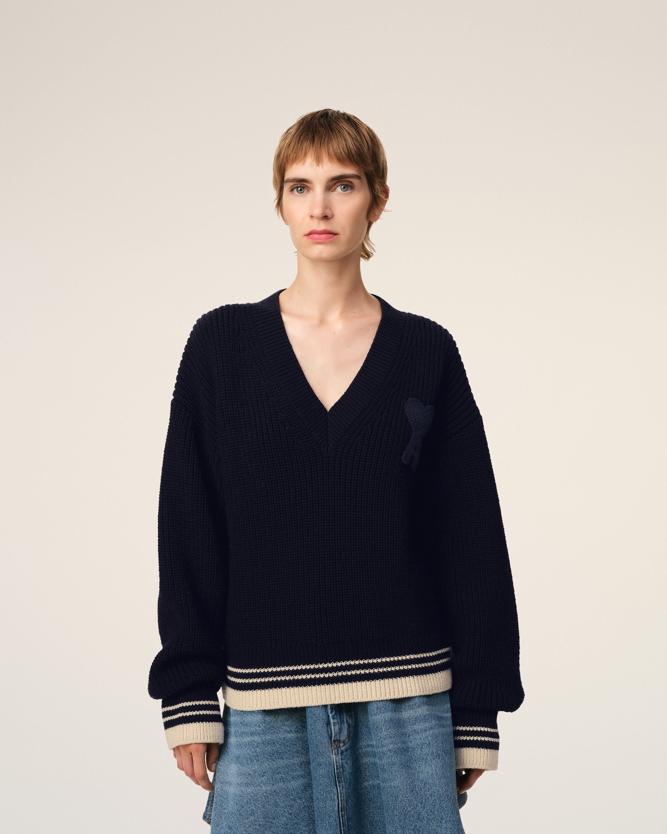 NAVY BLUE Ribbed V Neck Sweater | AMI PARIS