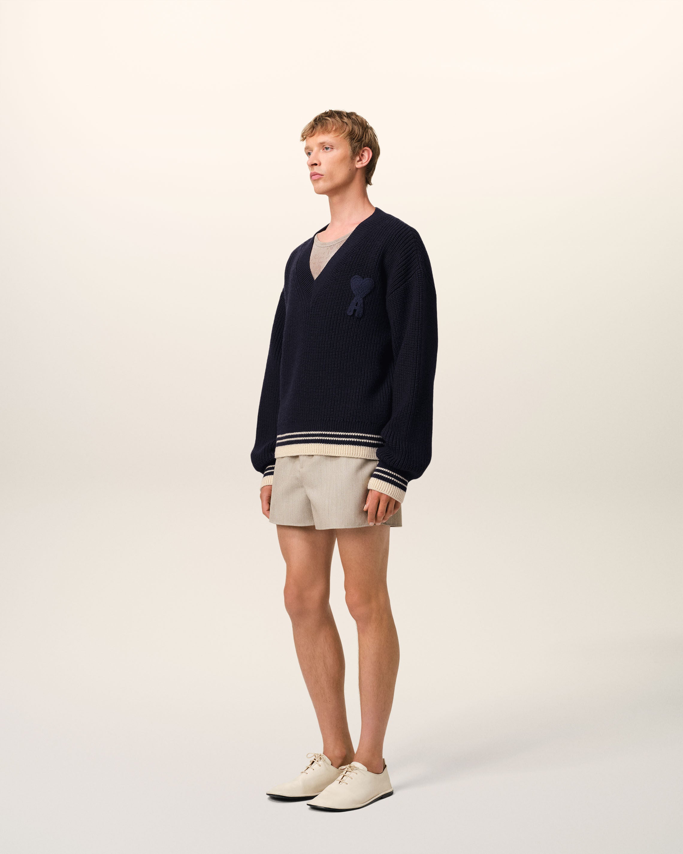 ネイビー ウールリブ Vネック セーター ネイビーブルー | AMI PARIS