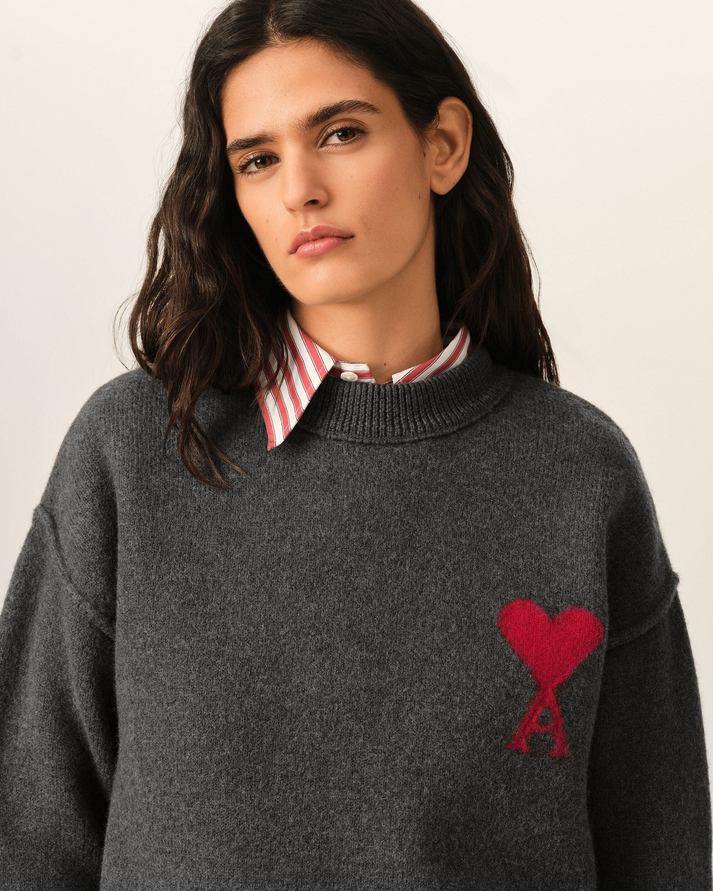 Grey crewneck wool sweater with Ami de Coeur - 10