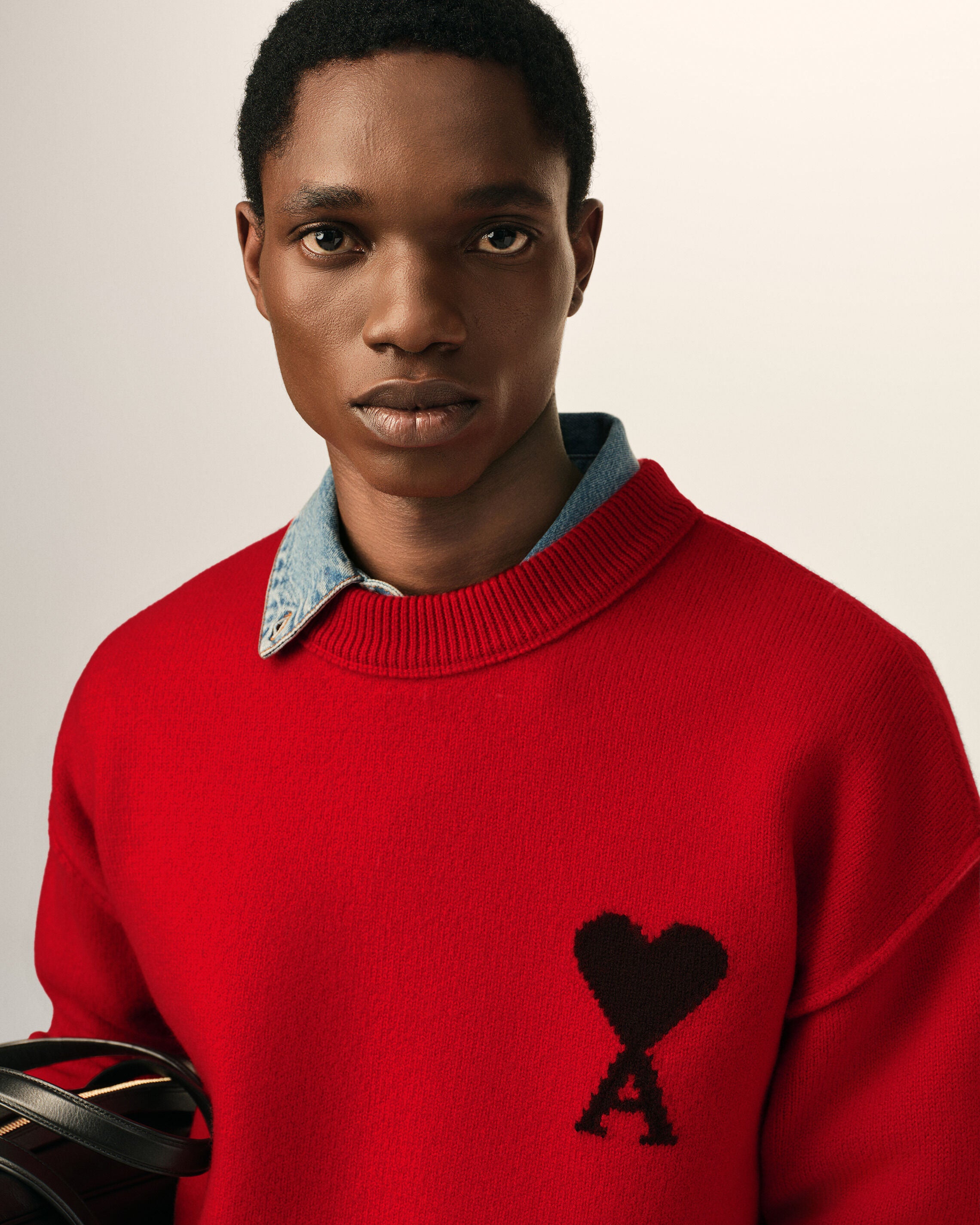 Red crewneck wool sweater with Ami de Coeur - 4