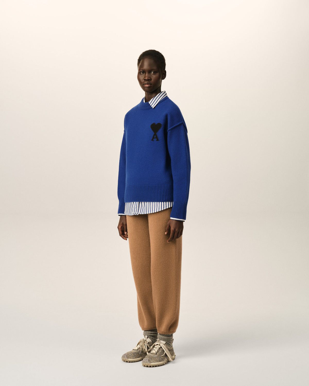 Blue crewneck wool sweater with Ami de Coeur - 12