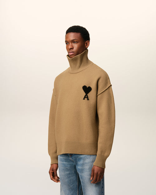 Ami De Coeur Pullover mit hohem Stehkragen aus Wolle in Braun - 6 - Ami Paris
