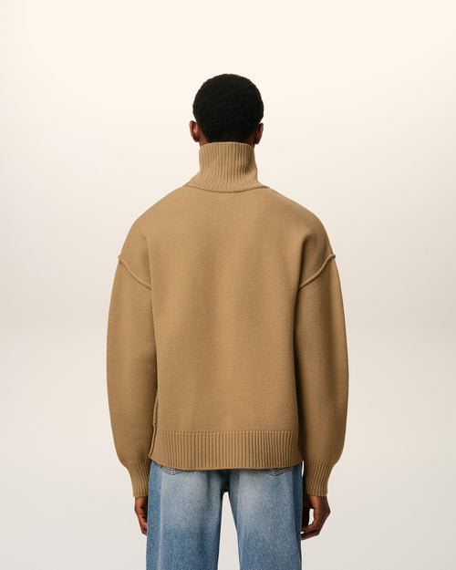 Ami De Coeur Pullover mit hohem Stehkragen aus Wolle in Braun - 5 - Ami Paris