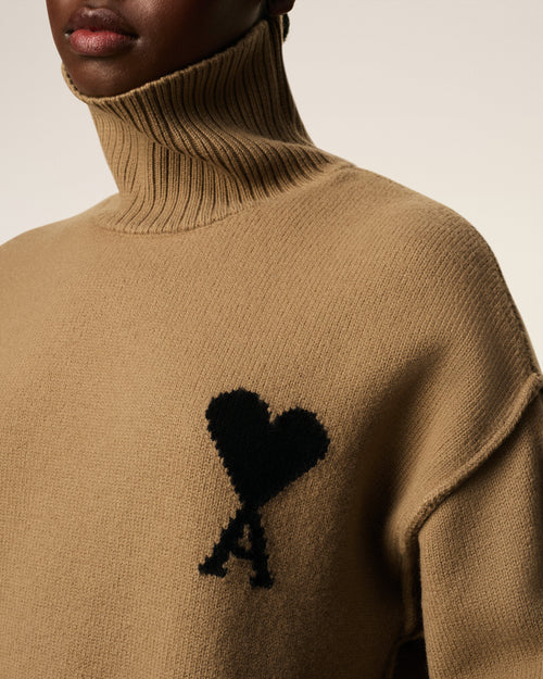 Ami De Coeur Pullover mit hohem Stehkragen aus Wolle in Braun - 10 - Ami Paris