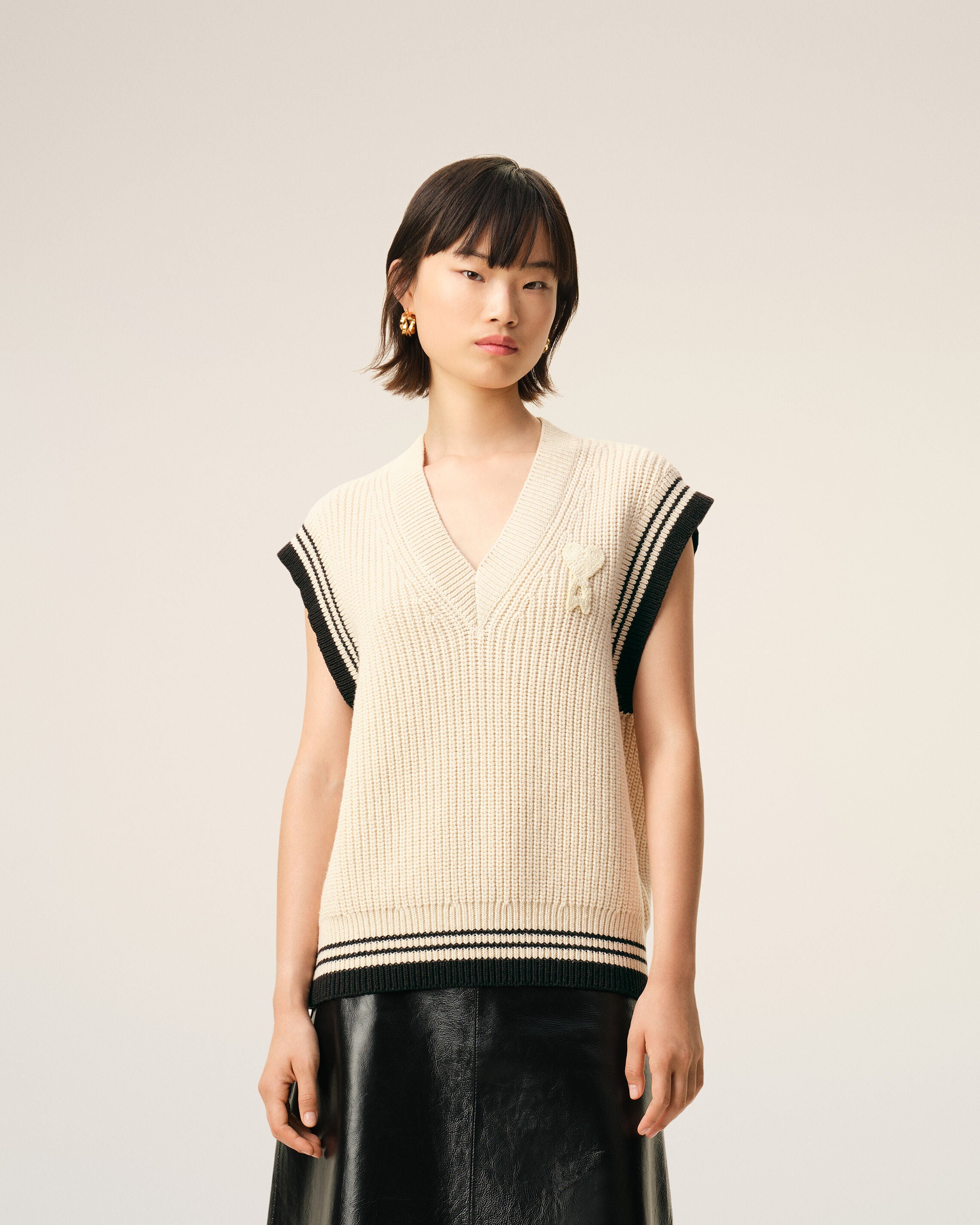 White Ribbed Wool Sleeveless Ami De Coeur Sweater - 9