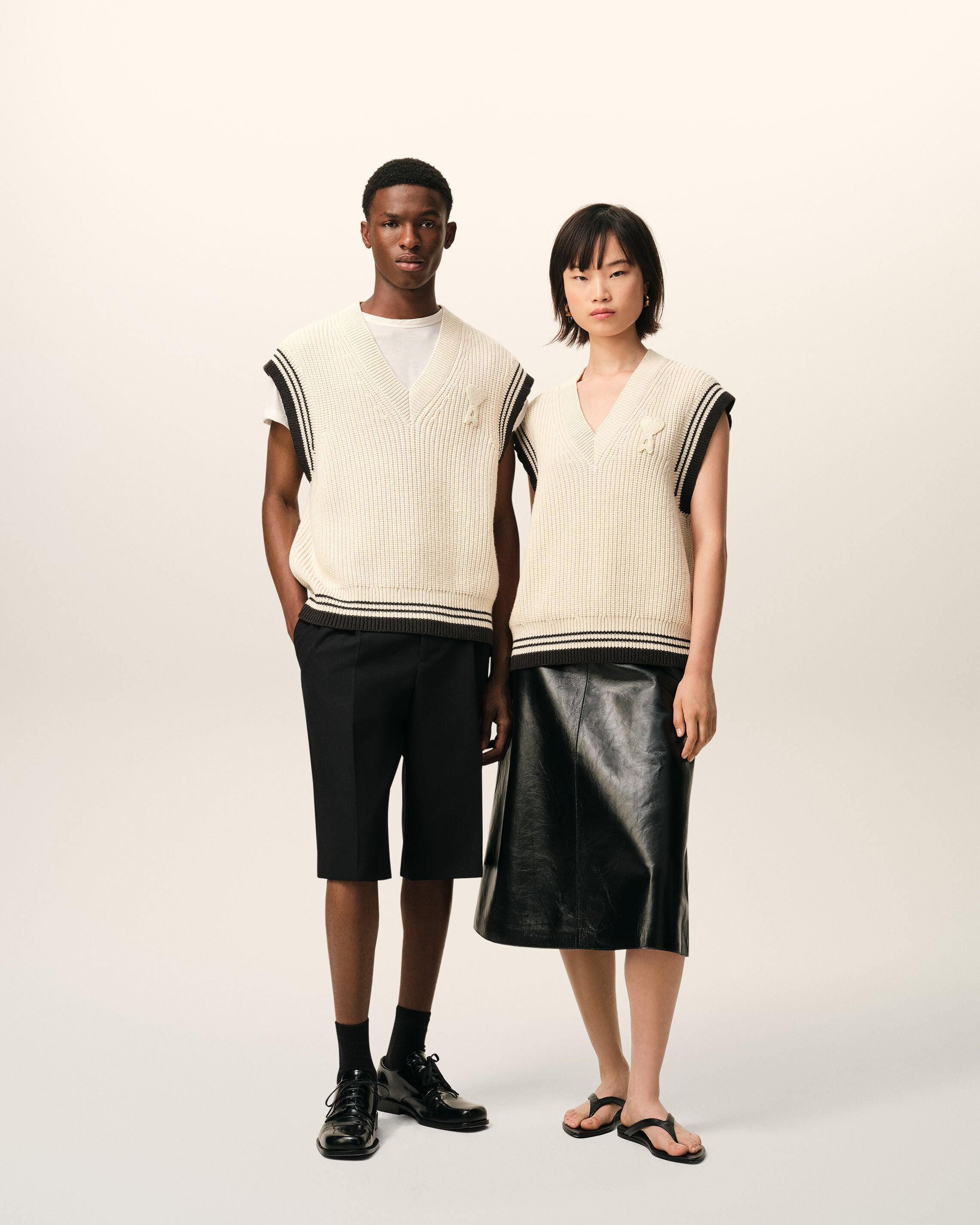White Ribbed Wool Sleeveless Ami De Coeur Sweater - 13