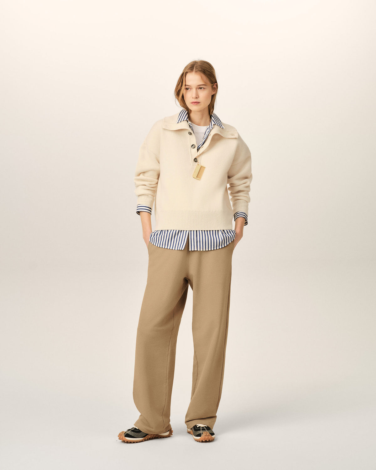 Pull blanc col montant boutonné en laine - 9
