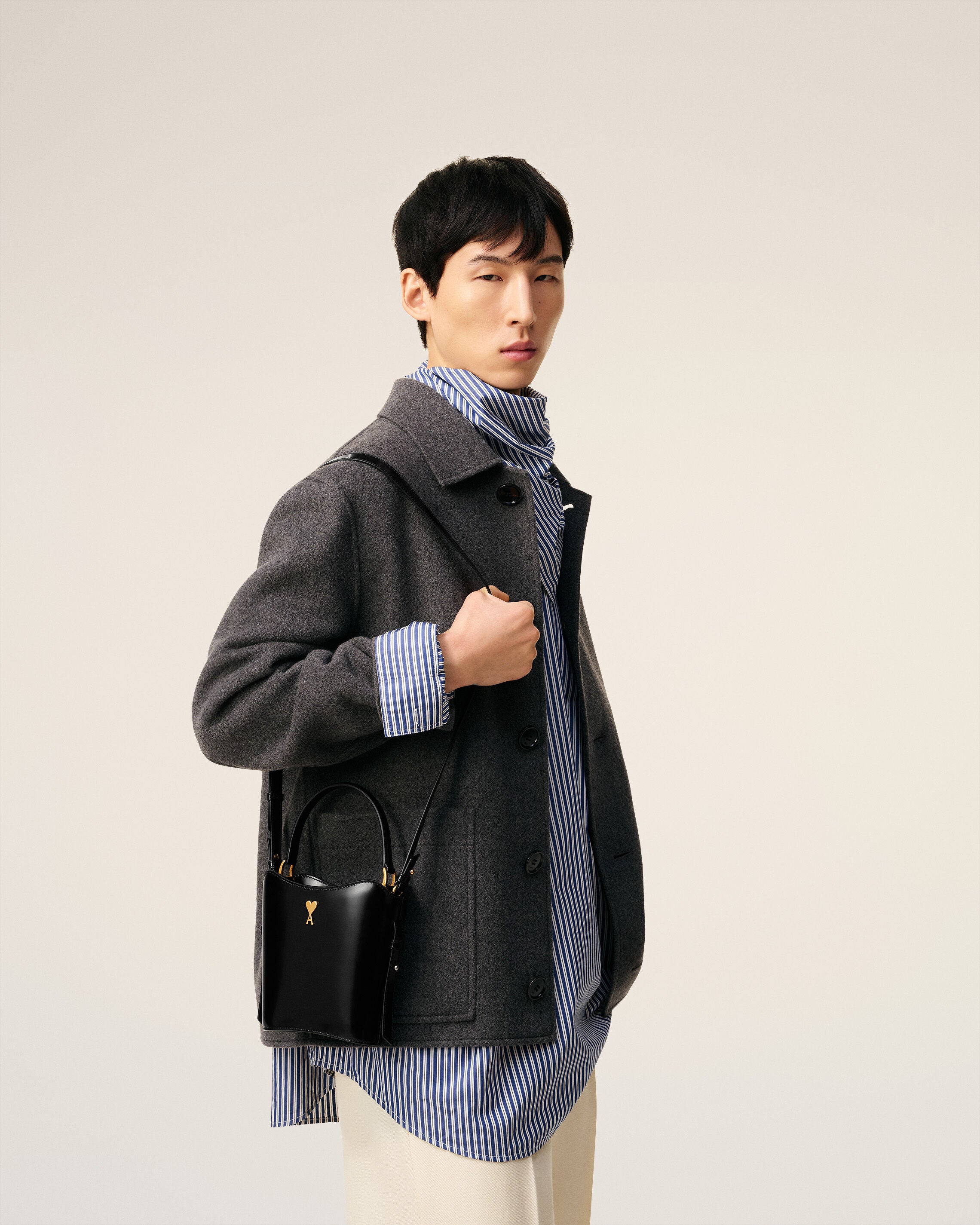 ブラック レザー Paris Paris ミニ バケットバッグ ブラック | AMI PARIS