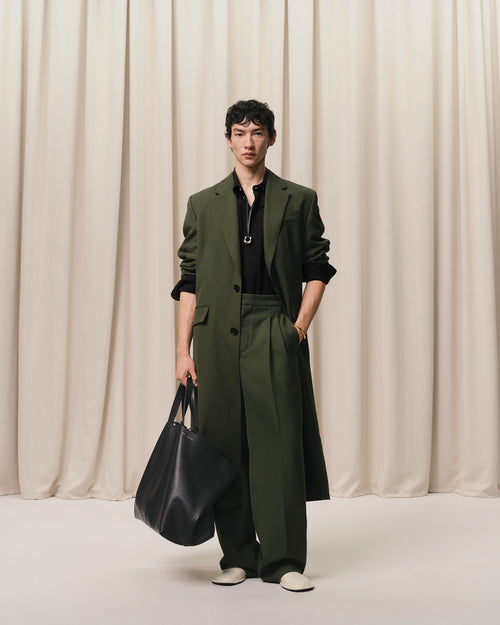 Schwarze Midi Tote Bag aus Leder - 13 - Ami Paris