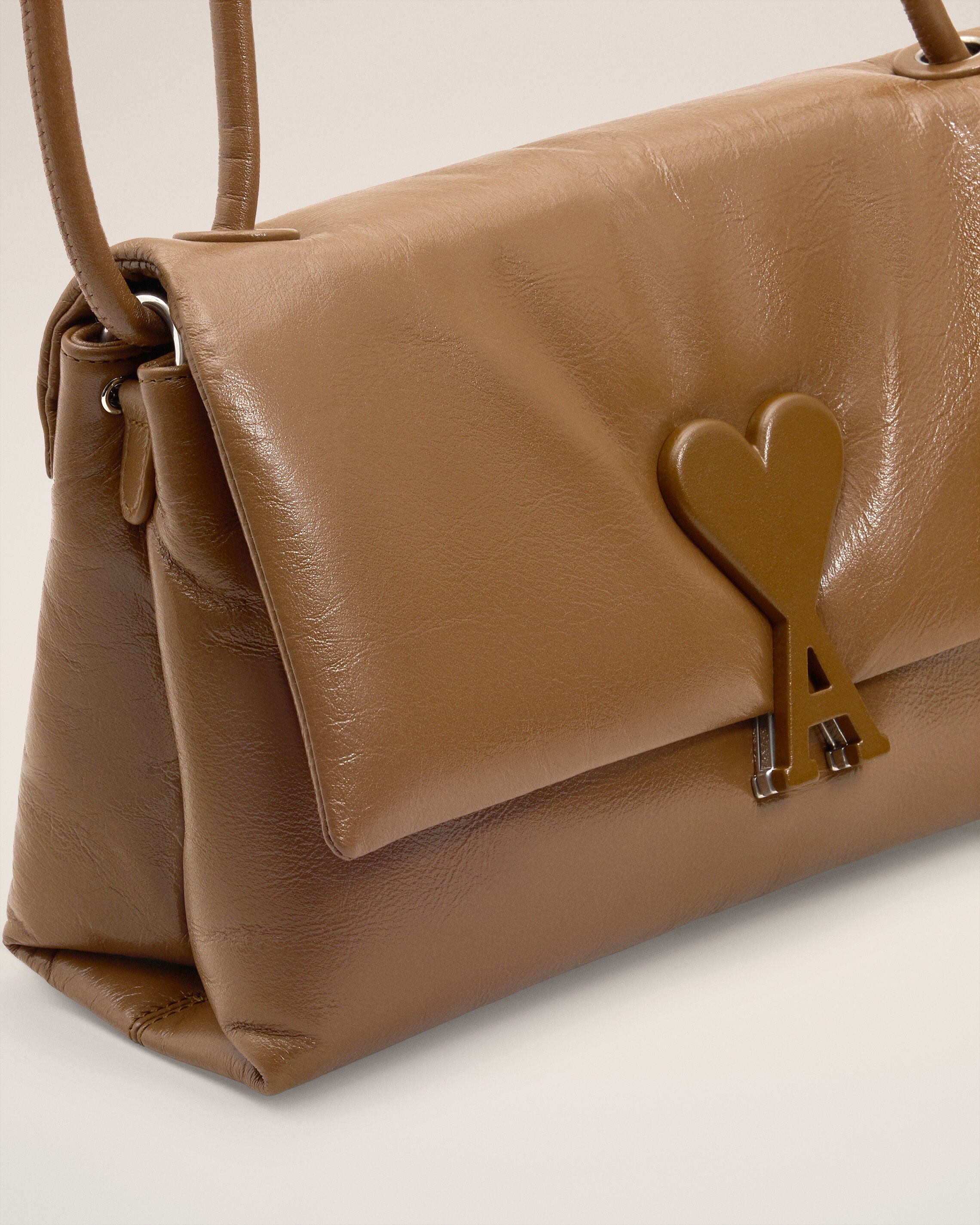 ブラウン スムースレザー Voulez-Vous バッグ ヘーゼルナッツ | AMI PARIS