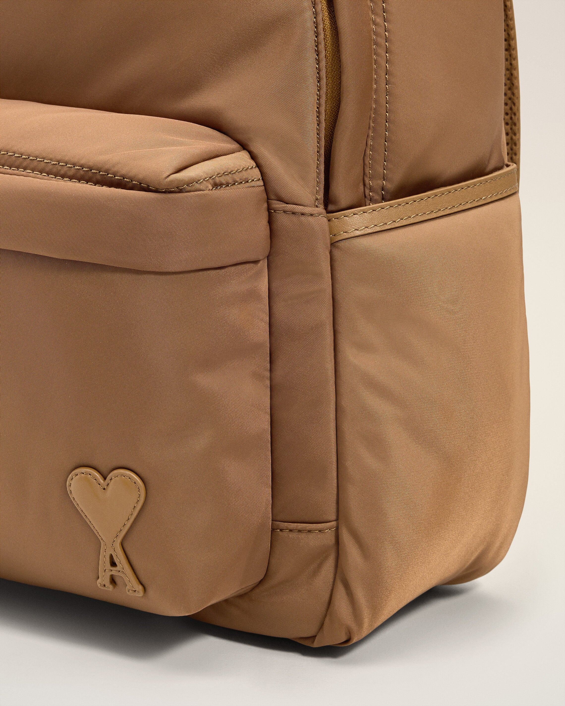 ブラウン ナイロンキャンバス Marcel バックパック ヘーゼルナッツ