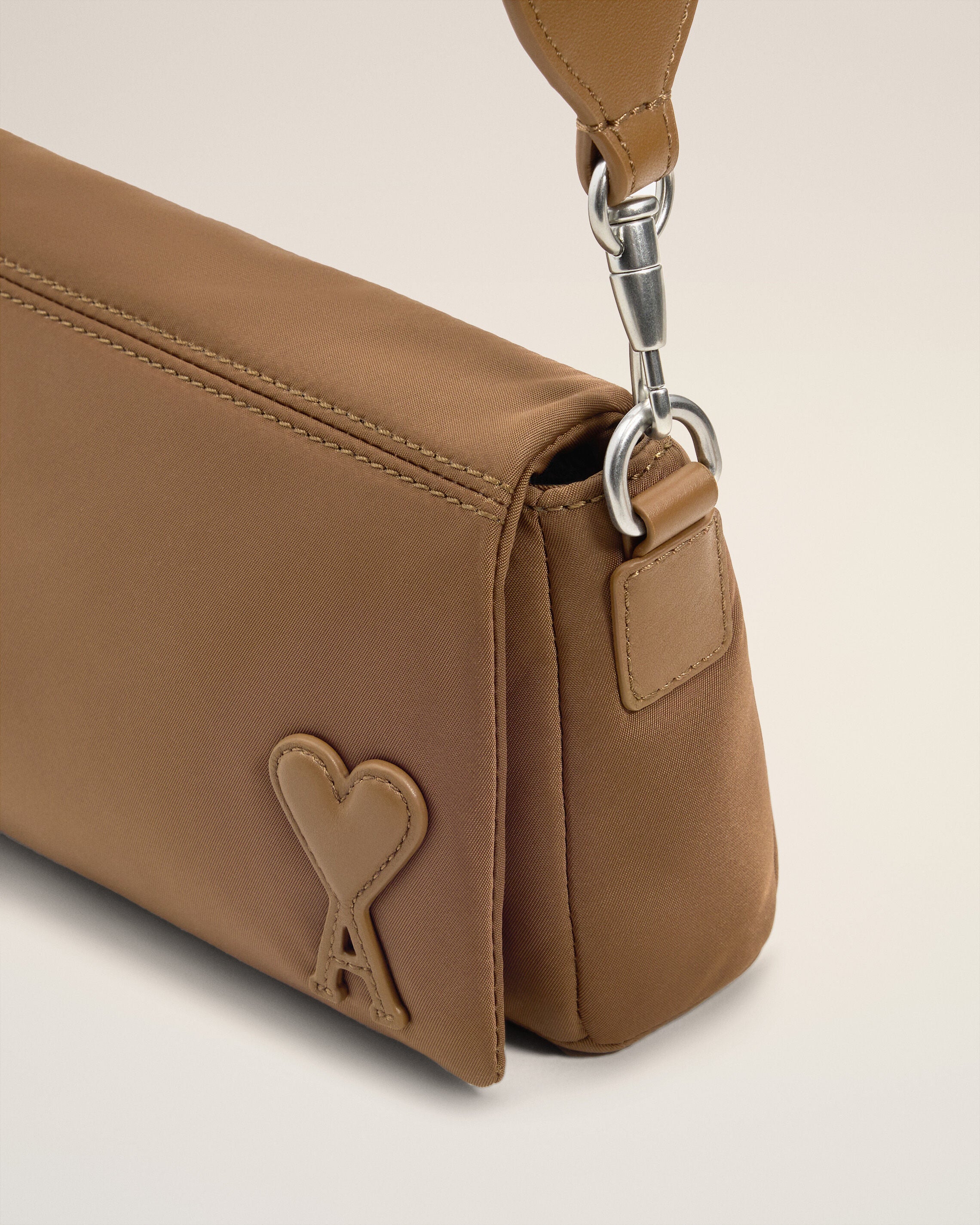 ブラウン ナイロンキャンバス Marcel Lunch Box バッグ ヘーゼルナッツ