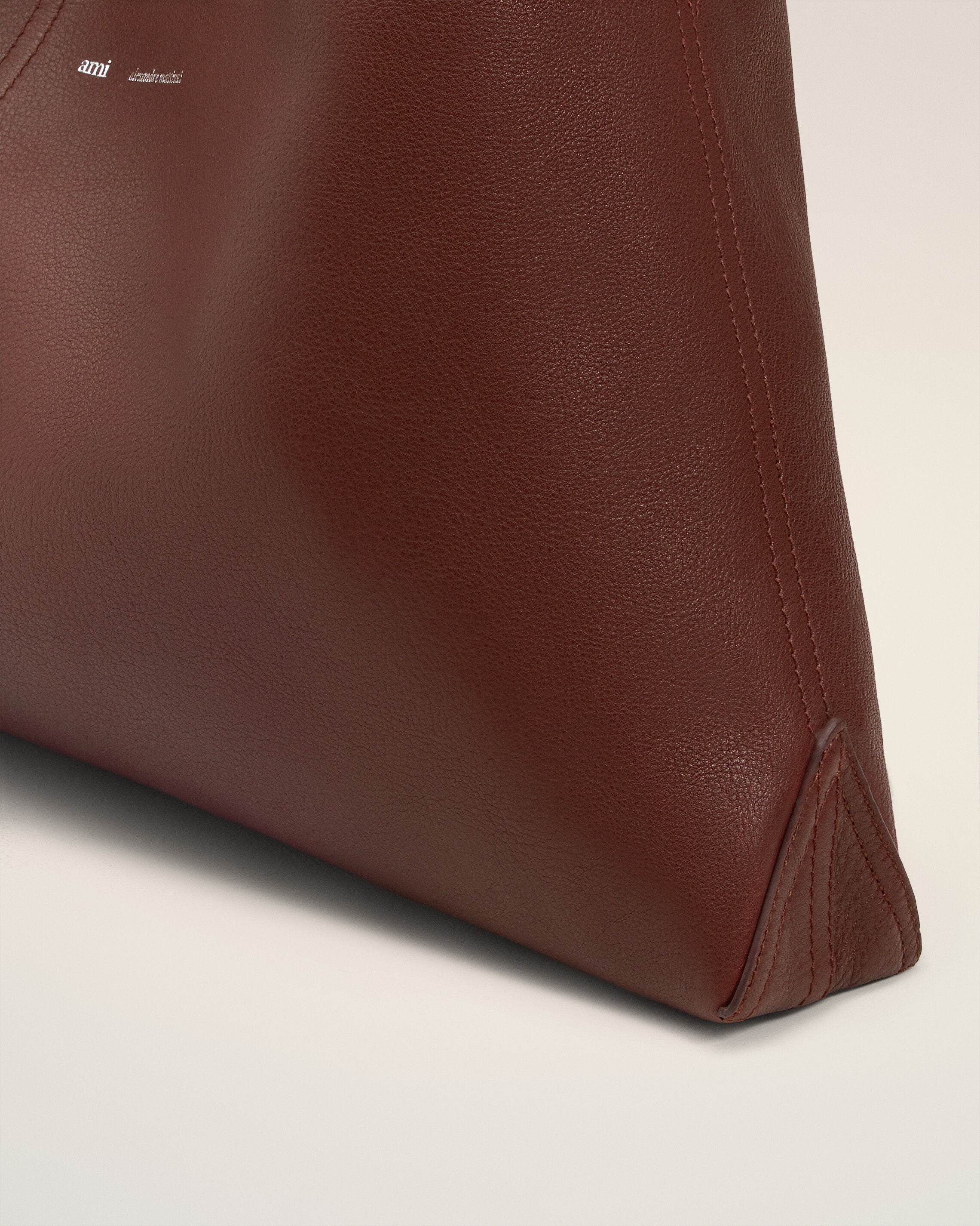 Etienne Schultertasche aus geschmeidigem Leder in Burgundy - 12