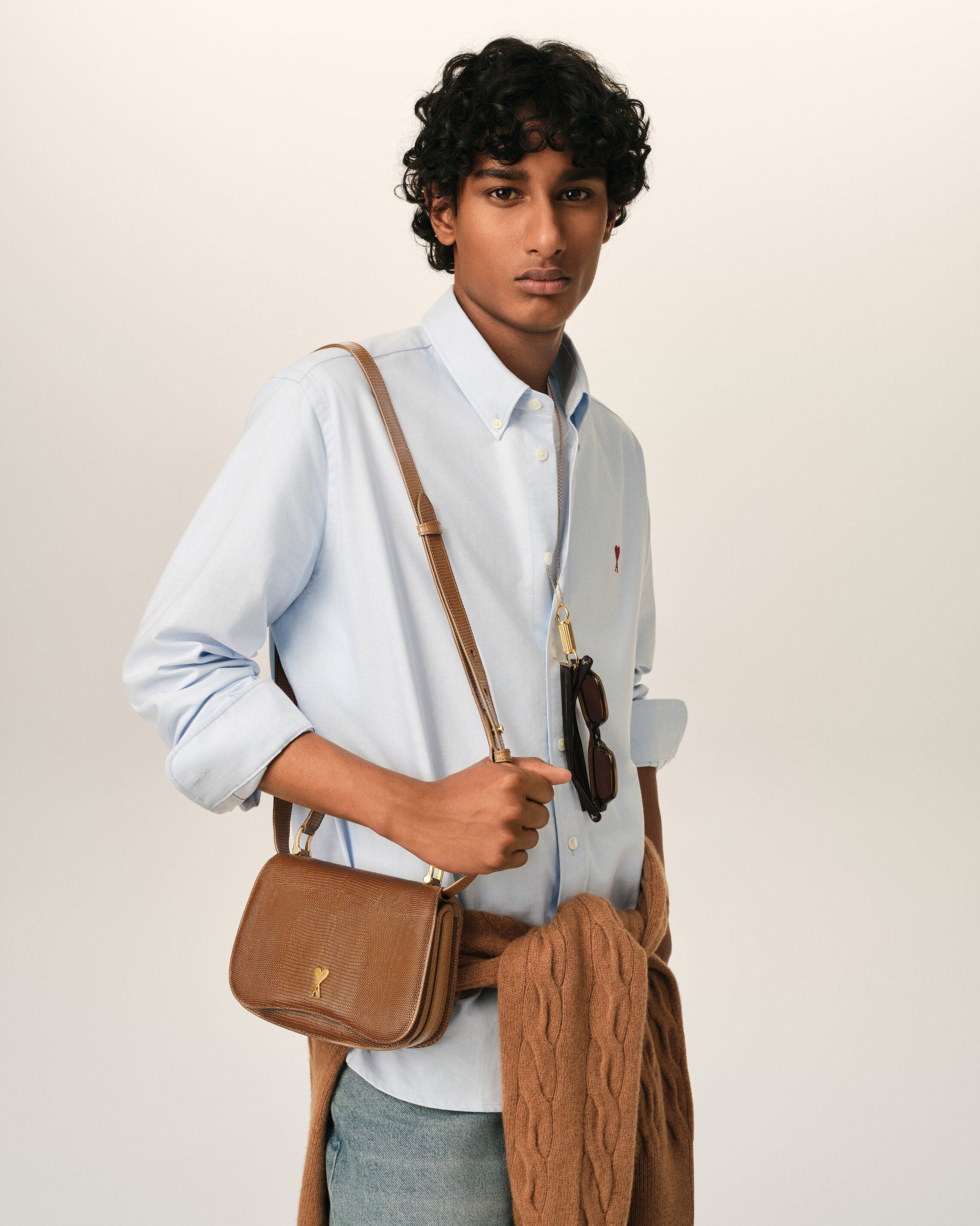 Bolso de mano Paris Paris de piel de vacuno marrón con grabado efecto lagarto - 2