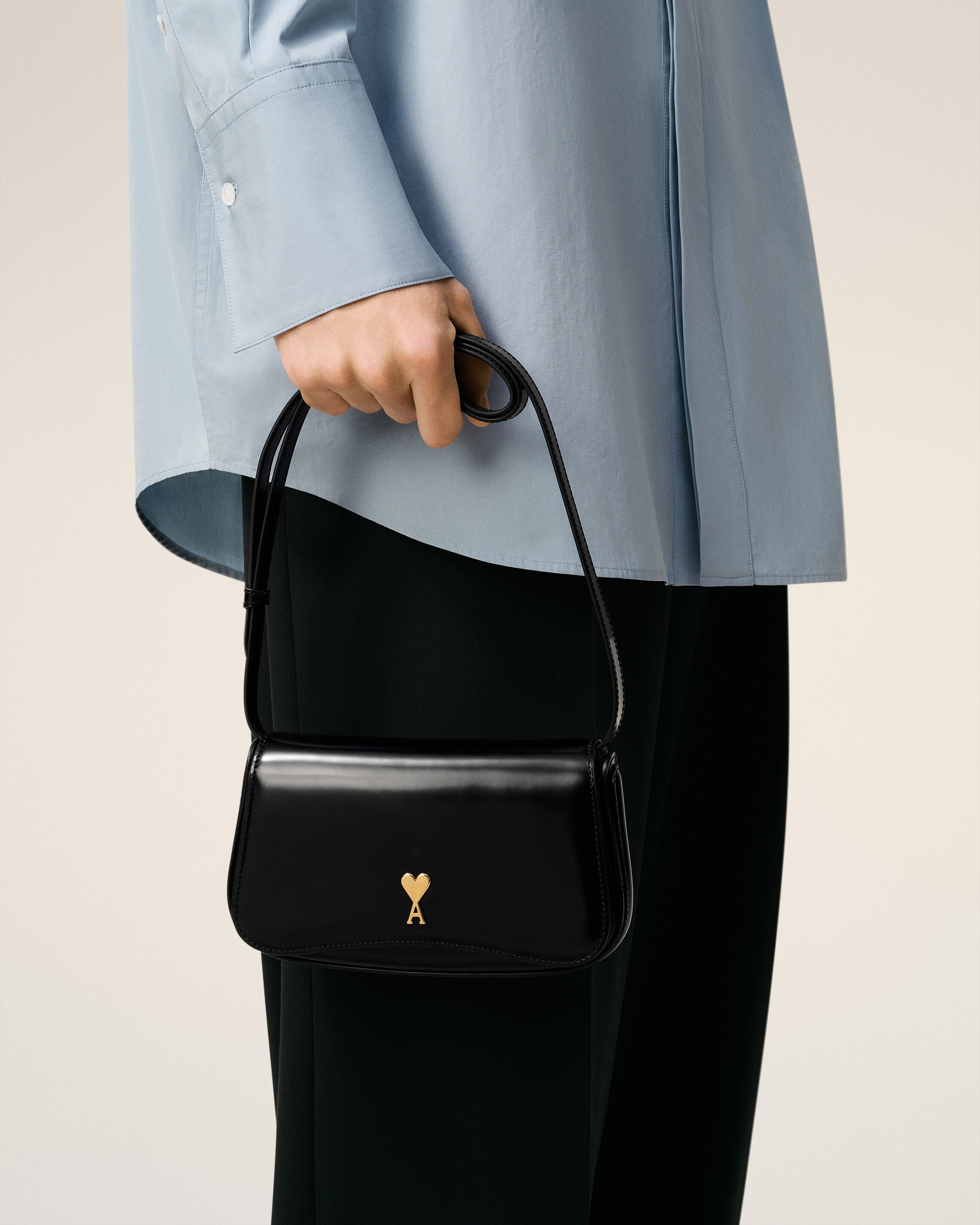 ブラック グレーズドレザー Paris Paris スモール クロスボディバッグ