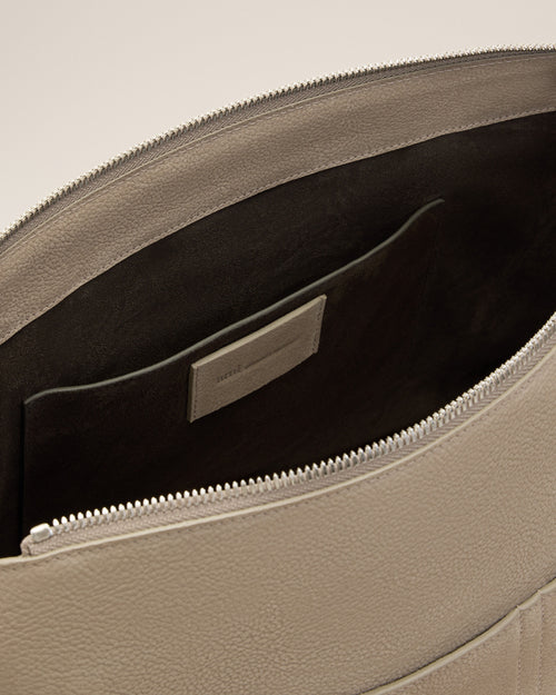 Bolso Carrousel grande con solapa de piel de vaca gris - 7 - Ami Paris