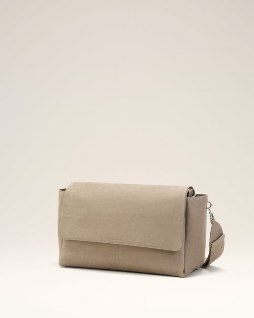 Bolso Carrousel grande con solapa de piel de vaca gris - 11 - Ami Paris