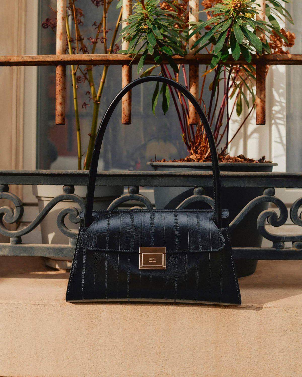Petit sac Mimi noir en cuir de veau - 14
