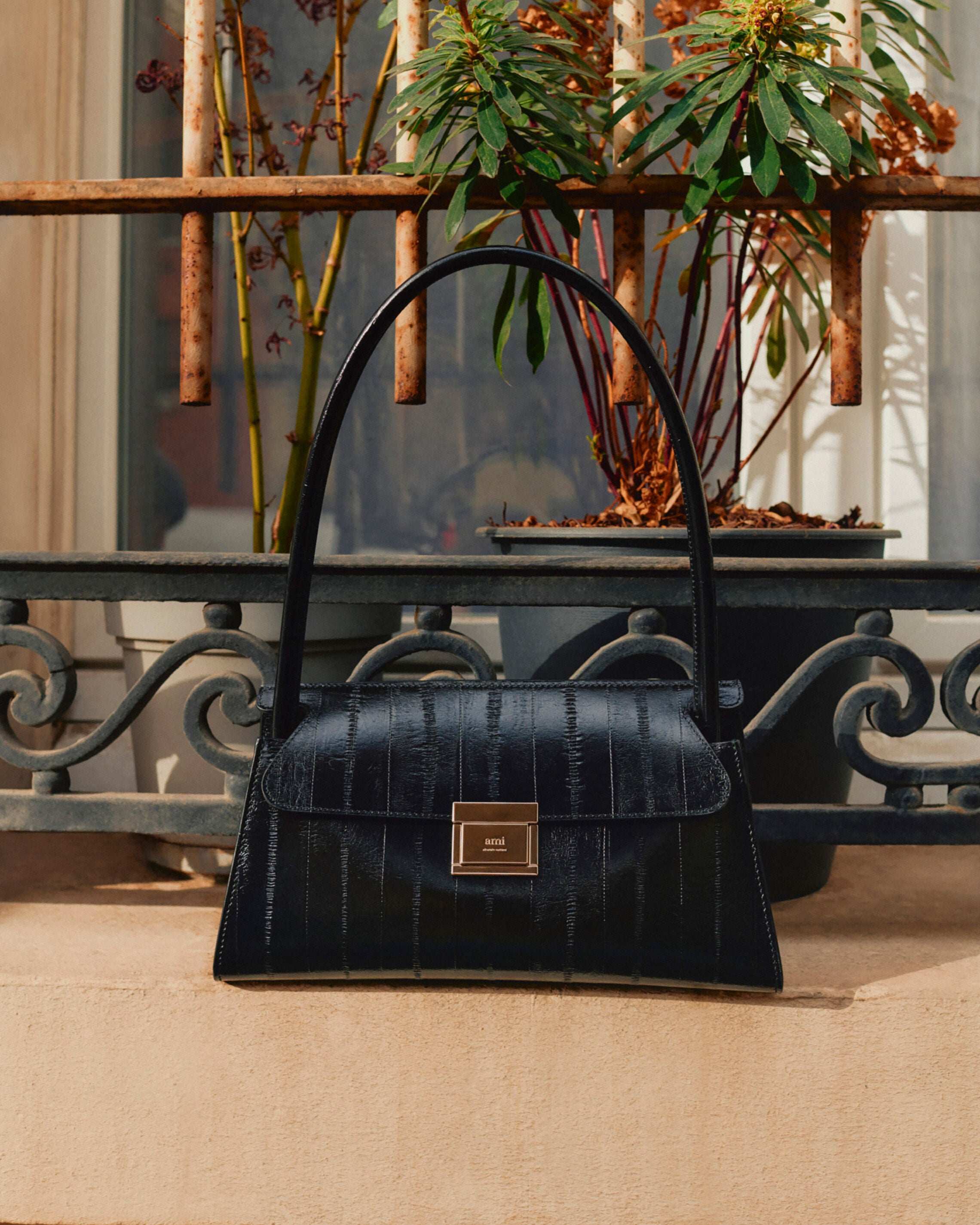 Bolso Mimi pequeño de piel de becerro negro - 14