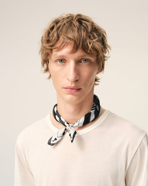 Foulard Noir Place Des Victoires en Soie - 1 - Ami Paris