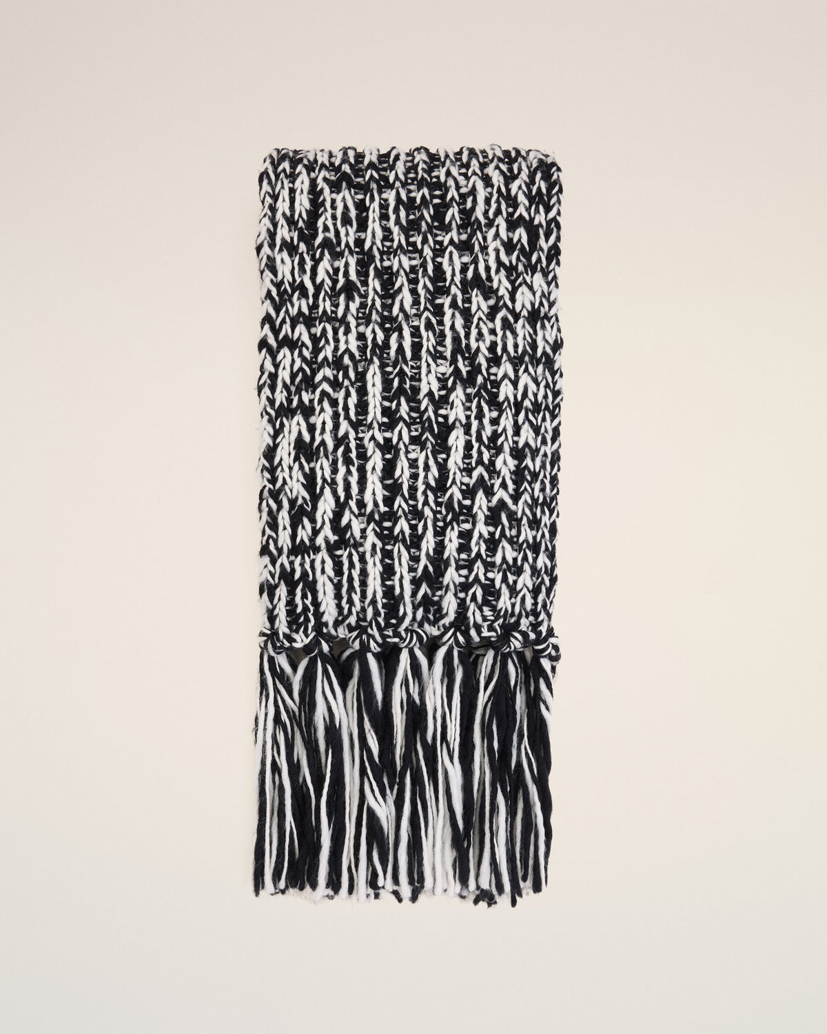 Bicolor black and white wool knit scarf - 4